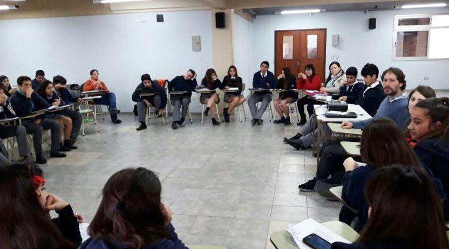 La DiGAIA y Sedronar continuacutean con el trabajo de prevencioacuten en las escuelas secundarias