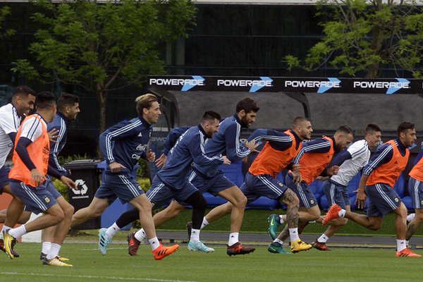 Sampaoli busca definir el mejor equipo para tratar de festejar ante los peruanos