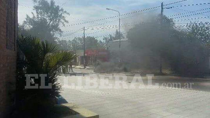 Protesta de padres en frente a la escuela Coronel Borges