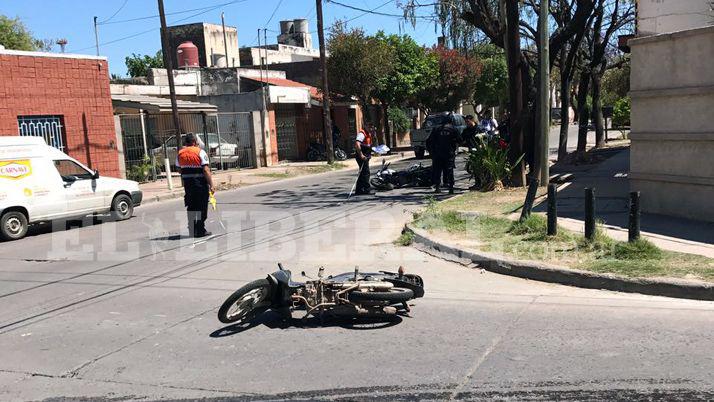 Al menos dos heridos tras fuerte choque entre motos