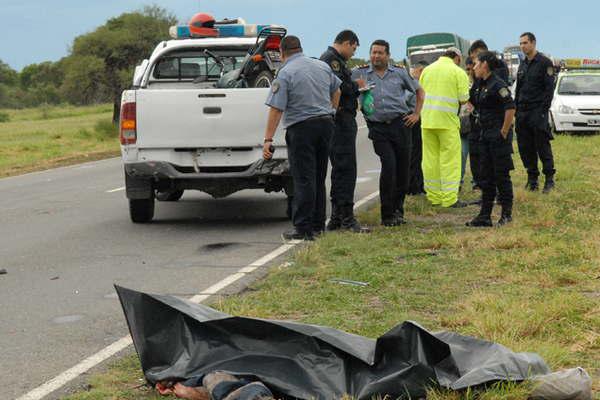 Camioacuten arrolloacute y matoacute a un hombre sospechan que se tratoacute de suicidio 