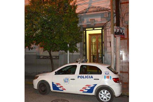 Intentoacute cometer dos arrebatos fue reducido y dio una identidad falsa