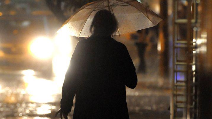 Santiago amanecioacute con tormenta y la lluvia se mantendriacutea durante todo el diacutea