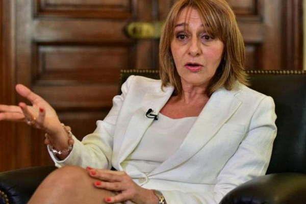 El oficialismo busca aprobar una ley para remover a Gils Carboacute