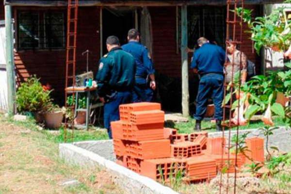 Una mujer fue asesinada de un tiro en la cabeza por su ex pareja