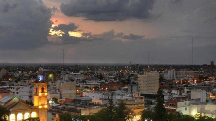 La tormenta llegoacute a la madrugada y la humedad seriacutea la protagonista del diacutea