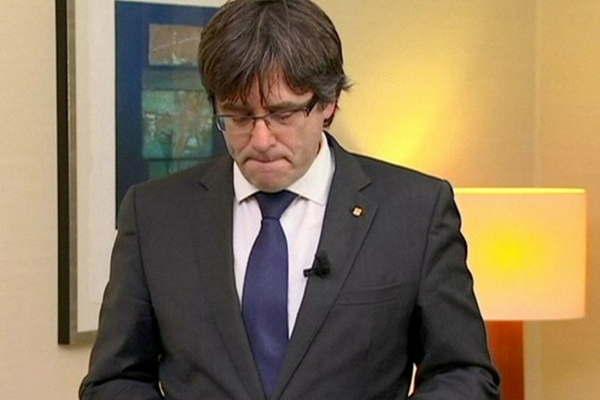 Carles Puigdemont se entregoacute a la policiacutea de Beacutelgica 