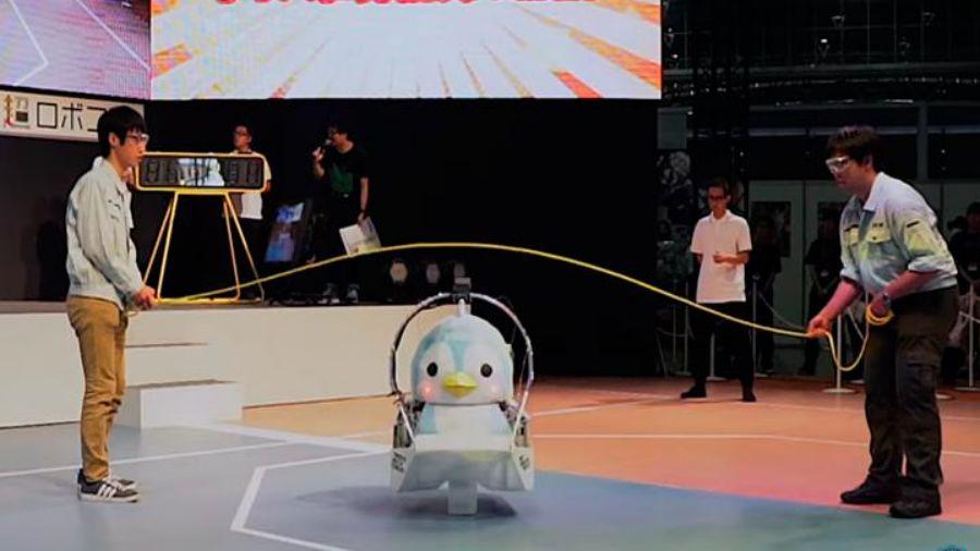 Robot pinguumlino consiguioacute el reacutecord Guinness de saltar la soga