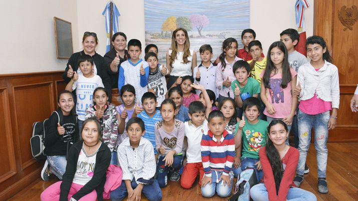 Alumnos del interior visitaron a la gobernadora