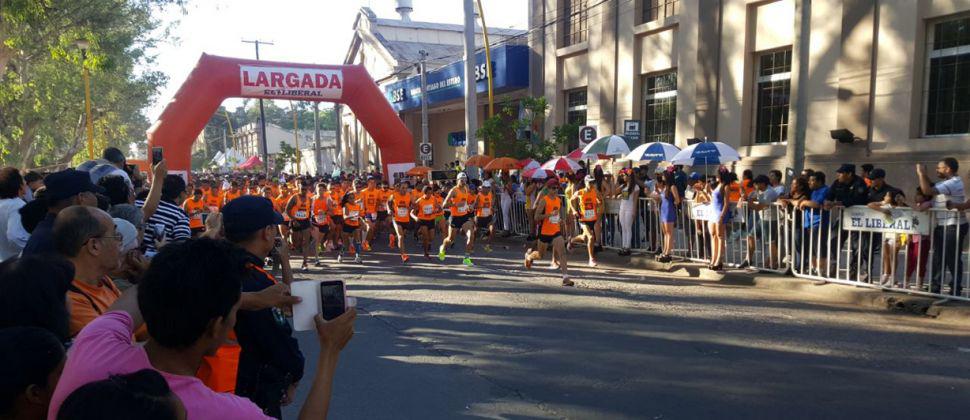 El Maratoacuten de EL LIBERAL recibe a una multitud en las calles