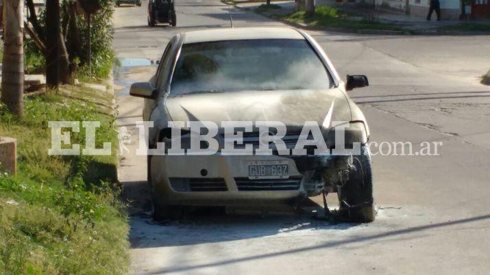 Investigan el incendio intencional del auto de un abogado termense