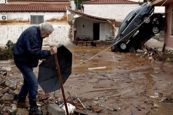 Ya son 16 los muertos por inundaciones en Grecia