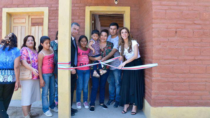 La gobernadora inauguroacute viviendas sociales en Villa Siliacutepica