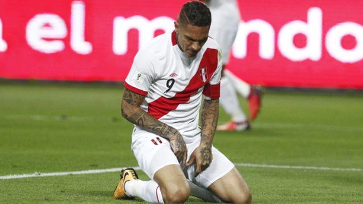 La FIFA suspendioacute por un antildeo a Paolo Guerrero que se queda sin Mundial