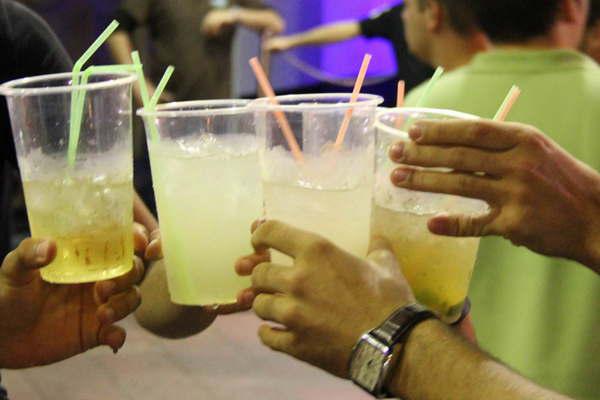 Clausuran un quiosco por vender bebidas alcohoacutelicas a alumnos de un colegio privado