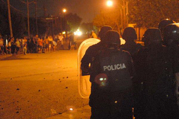 Lo excluyeron del hogar y furioso roboacute valiosos bienes e incendioacute la casa