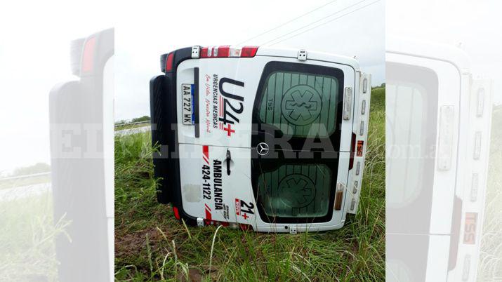 Estacioacuten La Punta- ambulancia con heridos a bordo volcoacute en la Ruta 6