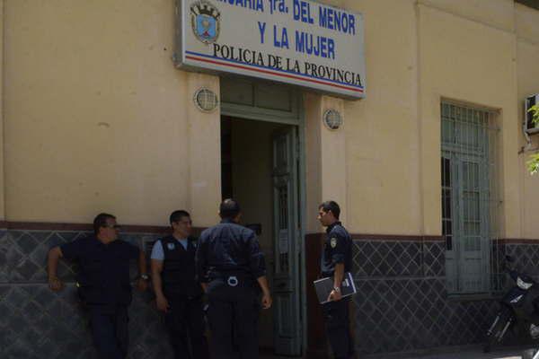 Golpeoacute a su pareja con el casco en plena calle tras una discusioacuten