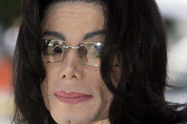 Rechazan una demanda contra Jackson por abuso sexual de un menor