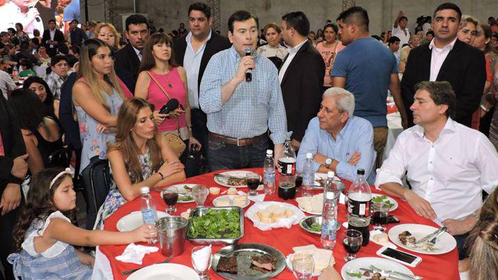 Tradicional brindis del Frente Ciacutevico La Banda