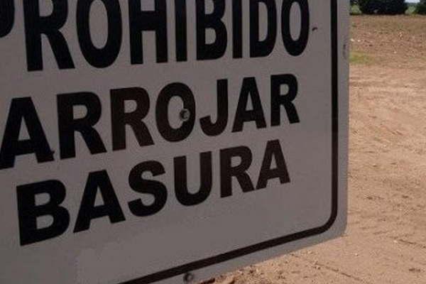 Multan a vecinos por arrojar basura en varios lugares prohibidos