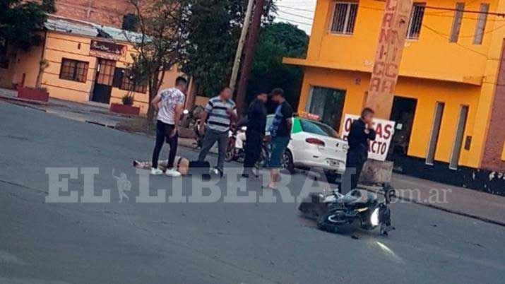 Motociclista lesionado tras chocar con un remis