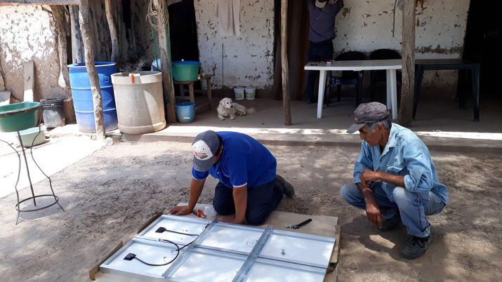 Proveen a agriacutecolas de elementos fotovoltaicos para mejorar iluminacioacuten