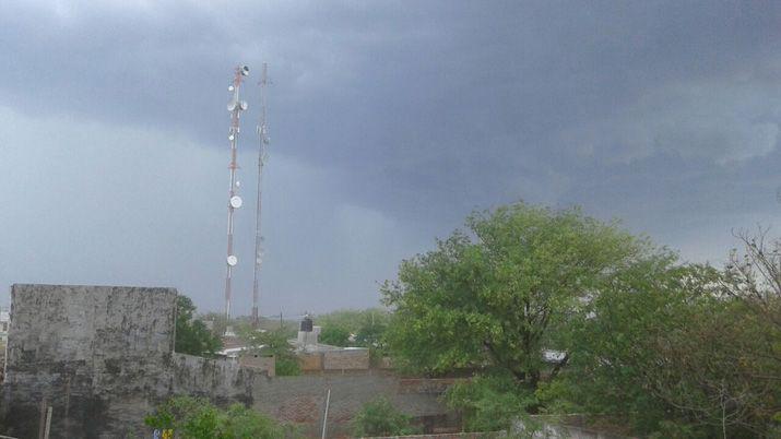 Raacutefagas intensas de viento hicieron descender la temperatura