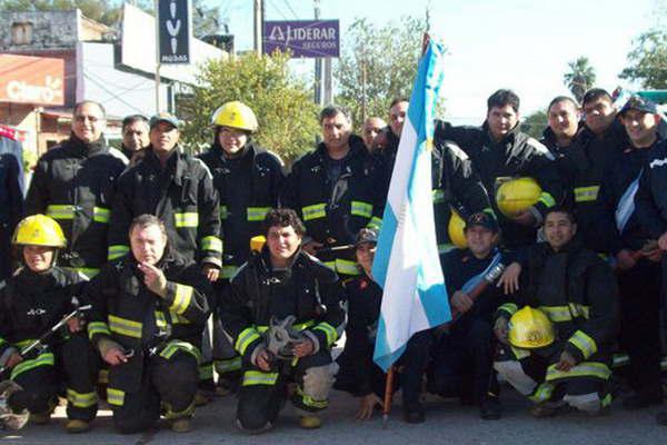 El cuartel de Bomberos Voluntarios de Antildeatuya celebroacute 29 antildeos de vida