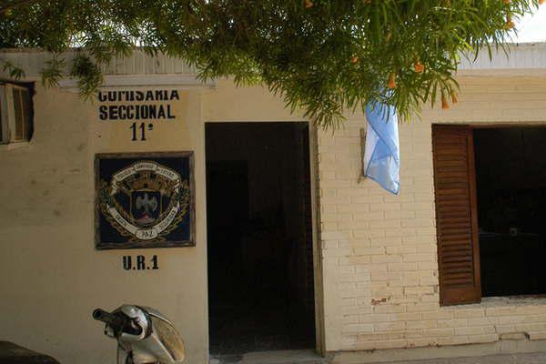 Dejoacute el auto estacionado frente a un supermercado y le hurtaron 15000 doacutelares 