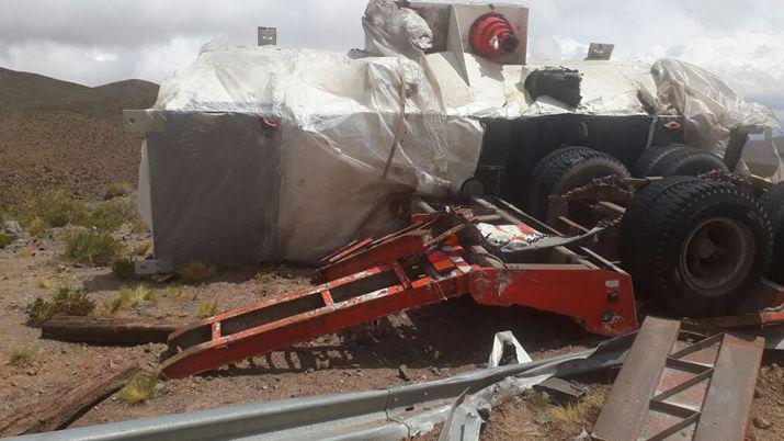 Volcoacute en Salta un camioacuten que transportaba un megatelescopio