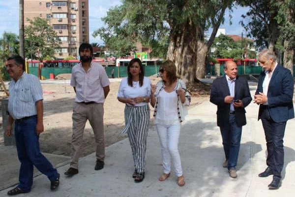 La intendente Fuentes supervisoacute la obra de la Plaza del Maestro