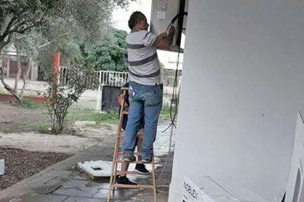 Los abuelos del Hogar de Ancianos ya tienen un acondicionador de aire