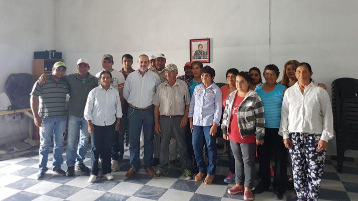 Productiva reunioacuten entre agricultores familiares