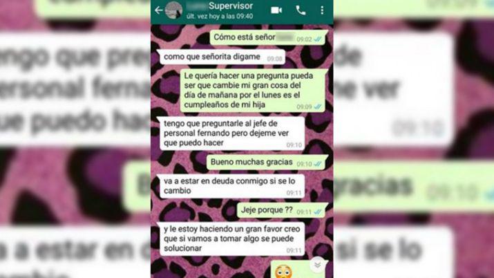 Su jefe la acosaba y ella publicoacute los chats de WhatsApp