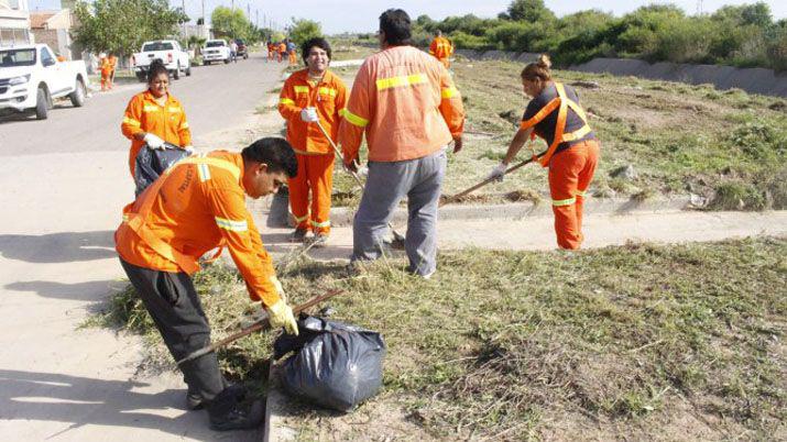 Operativo de desmalezamiento en el barrio San Germés