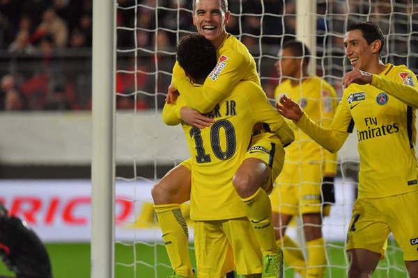 Lo Celso cerroacute la goleada del PSG con un golazo  