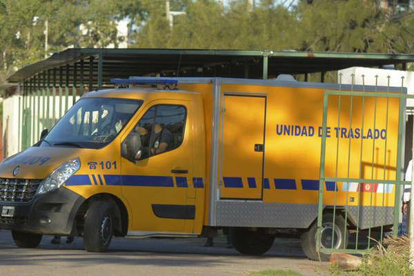 Motociclista murioacute en el acto  tras chocar con un moacutevil policial