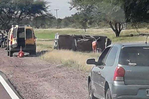 Tres hombres sufrieron heridas de consideracioacuten en un espectacular vuelco 