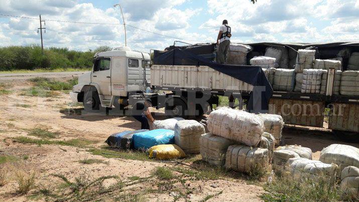 Secuestran camiones con mercaderiacutea proveniente de Bolivia