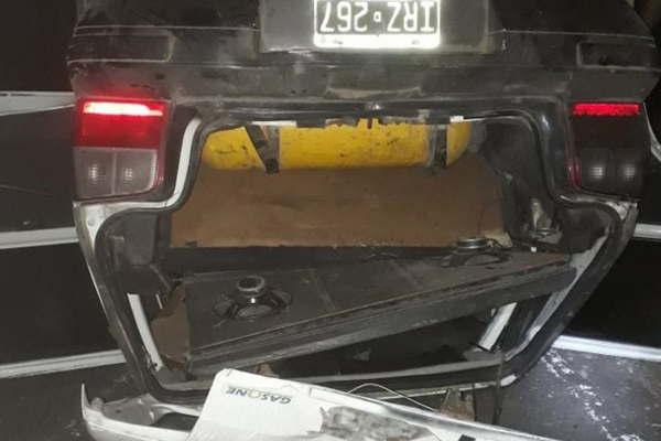 Bandentildeos se salvaron de milagro al desbarrancarse su Fiat Uno desde la Cuesta del Portezuelo en Catamarca