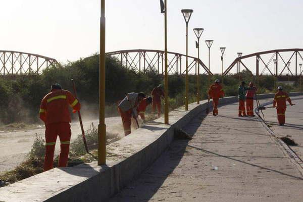 La comuna capitalina refuerza la limpieza de accesos a la ciudad