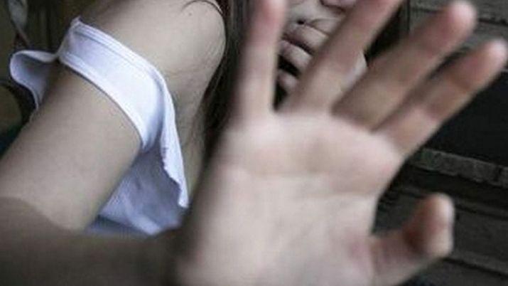 Ofreciacutea los servicios sexuales de su hija de 4 antildeos a cambio de 1000 doacutelares