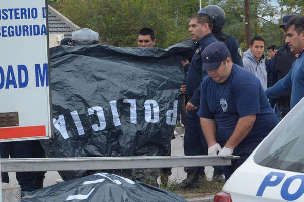 Adolescente muere en vuelco  de automoacutevil protagonizado  por una familia entrerriana