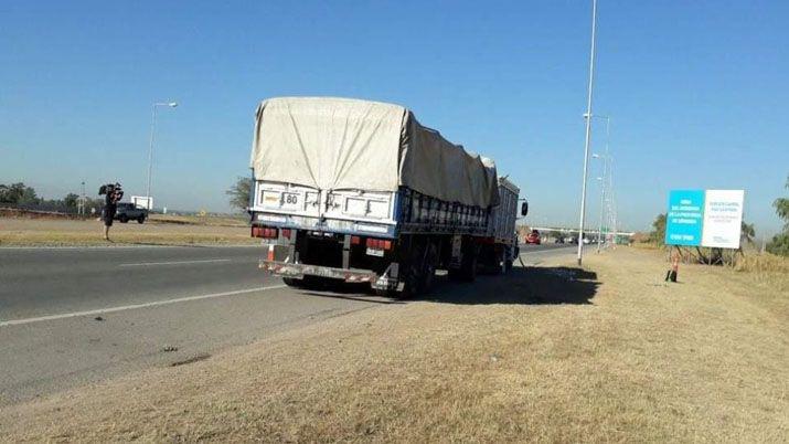 Un camionero fue asaltado y acribillado de cinco balazos