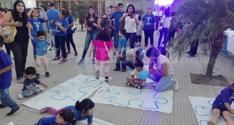 Se llevoacute a cabo una emotiva jornada por el Diacutea de la Concientizacioacuten del Autismo