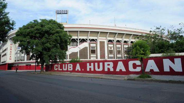 Escalofriante- un guardia graboacute un fantasma en la cancha de Huracaacuten