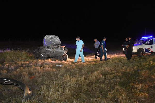 Viajaba como acompantildeante y murioacute en el acto al volcar el auto