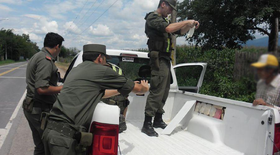 Detienen a padre e hija con 4 kilos de cocaiacutena