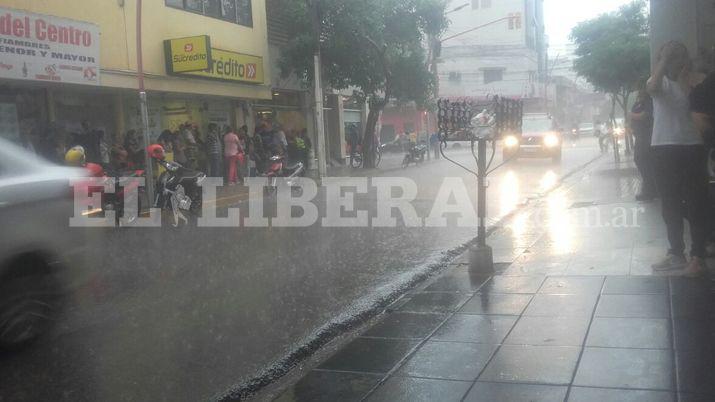 Video- los santiaguentildeos sorprendidos por la intensa tormenta